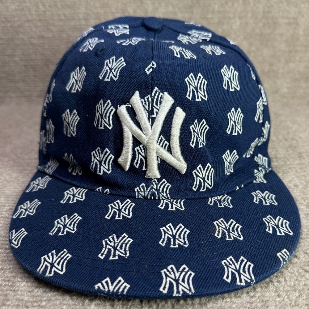 New York Yankees MLB Baseball Hat Mens 7 1/8 Navy Blue All Over Print Logo Cap